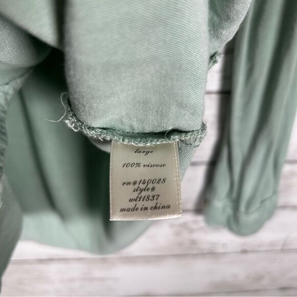 Harper Francesca’s Button Front So Soft Viscose Utility Roll Tab Blouse Sage L - Picture 8 of 8